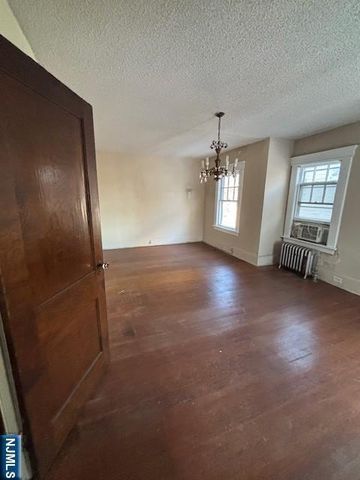 15 Albion Street, Passaic, NJ 07055