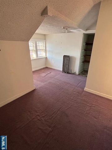 15 Albion Street, Passaic, NJ 07055