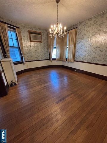 15 Albion Street, Passaic, NJ 07055