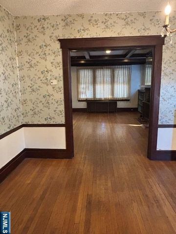 15 Albion Street, Passaic, NJ 07055