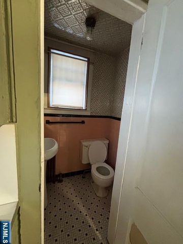 15 Albion Street, Passaic, NJ 07055