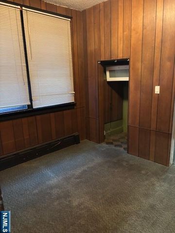 15 Albion Street, Passaic, NJ 07055