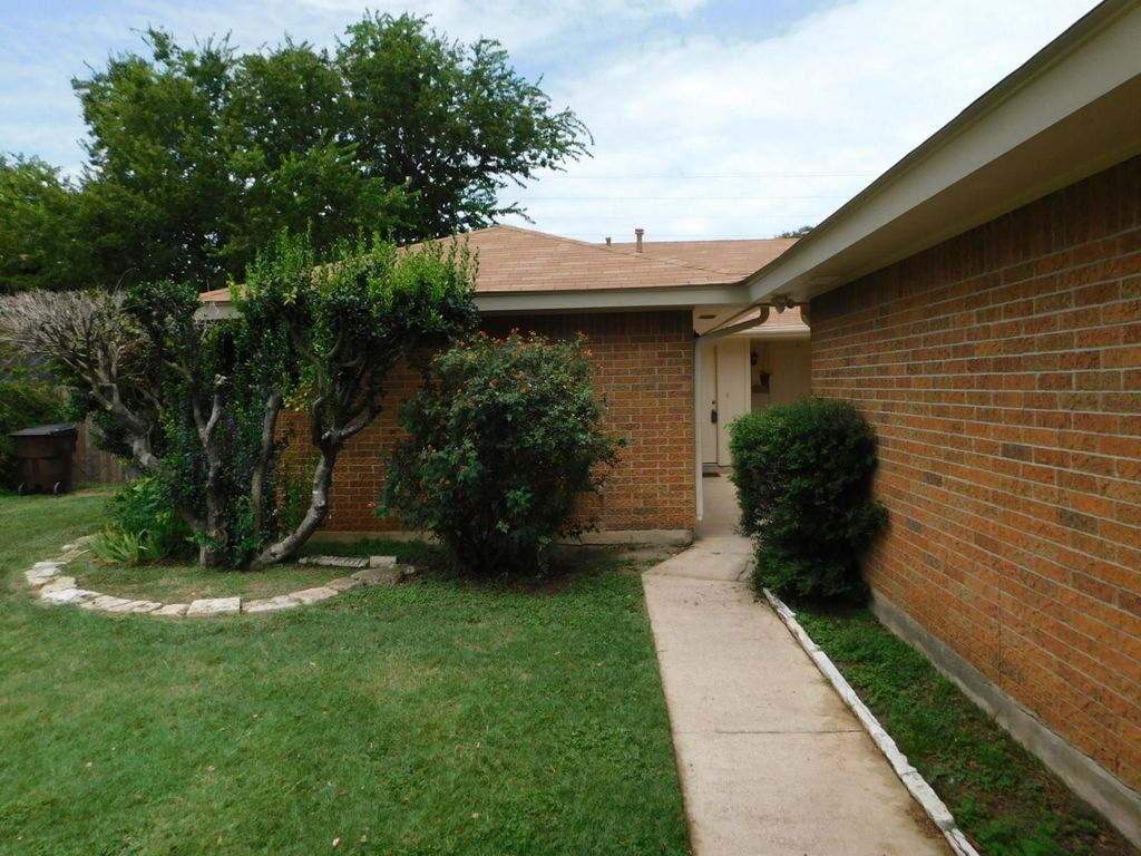 806 Country Aire DR A, Round Rock, TX 78664