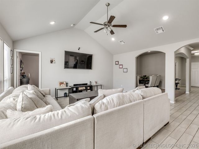 1917 E Van Buren Street, Broken Arrow, OK 74011