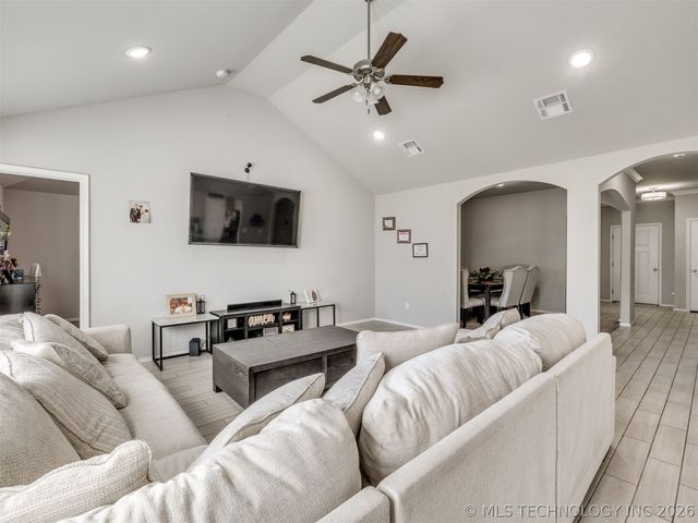 1917 E Van Buren Street, Broken Arrow, OK 74011