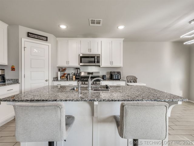 1917 E Van Buren Street, Broken Arrow, OK 74011