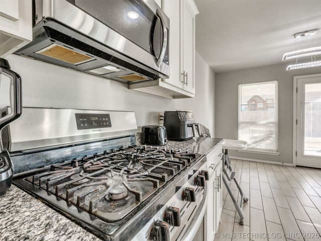 1917 E Van Buren Street, Broken Arrow, OK 74011