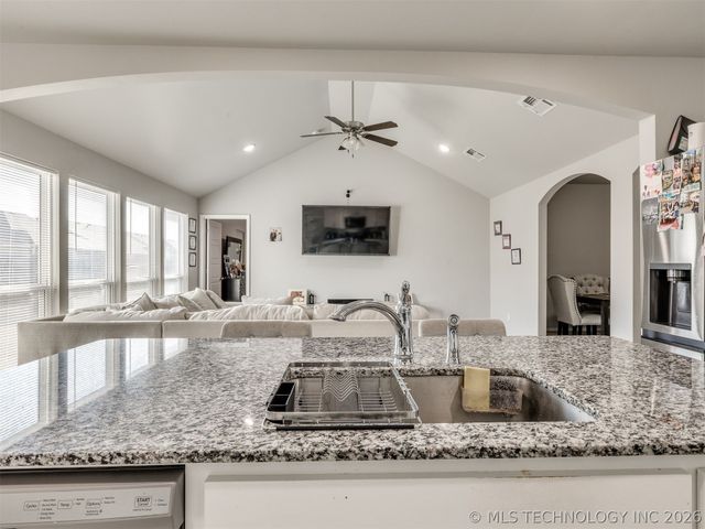 1917 E Van Buren Street, Broken Arrow, OK 74011