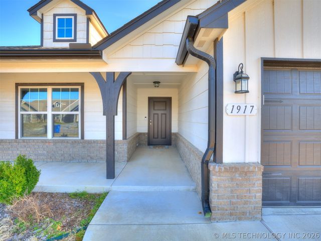 1917 E Van Buren Street, Broken Arrow, OK 74011