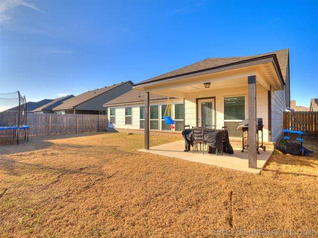 1917 E Van Buren Street, Broken Arrow, OK 74011