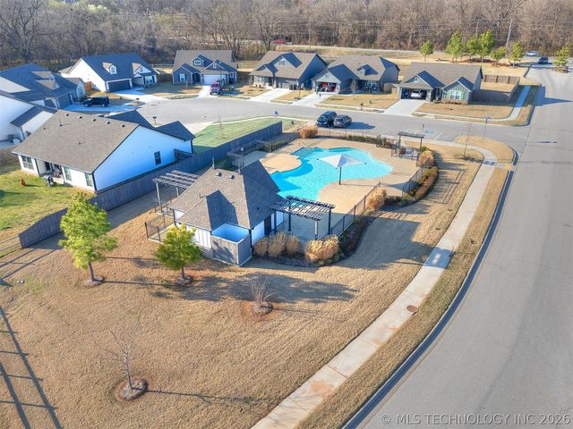 1917 E Van Buren Street, Broken Arrow, OK 74011