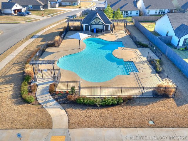 1917 E Van Buren Street, Broken Arrow, OK 74011