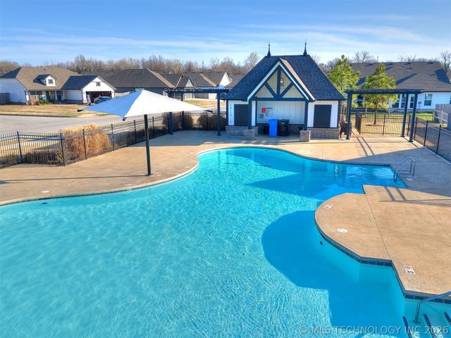 1917 E Van Buren Street, Broken Arrow, OK 74011