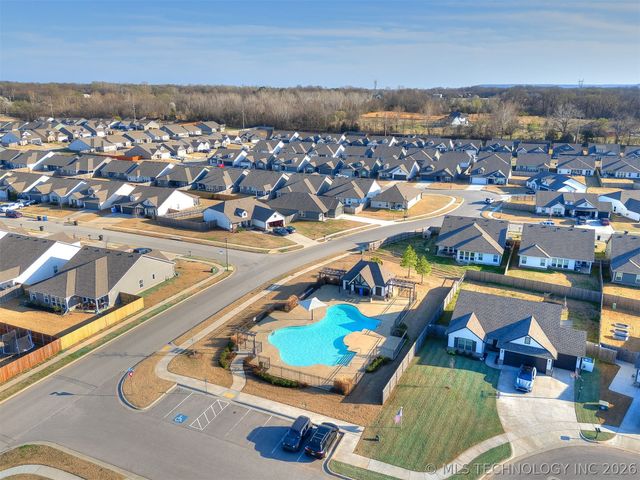 1917 E Van Buren Street, Broken Arrow, OK 74011