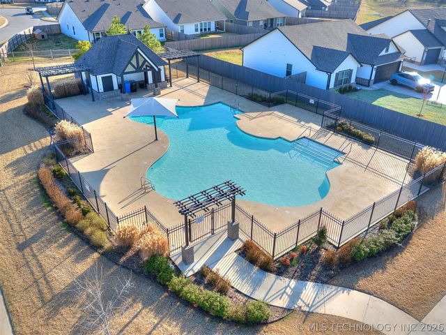 1917 E Van Buren Street, Broken Arrow, OK 74011