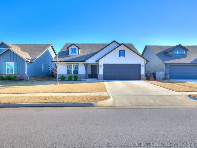 1917 E Van Buren Street, Broken Arrow, OK 74011