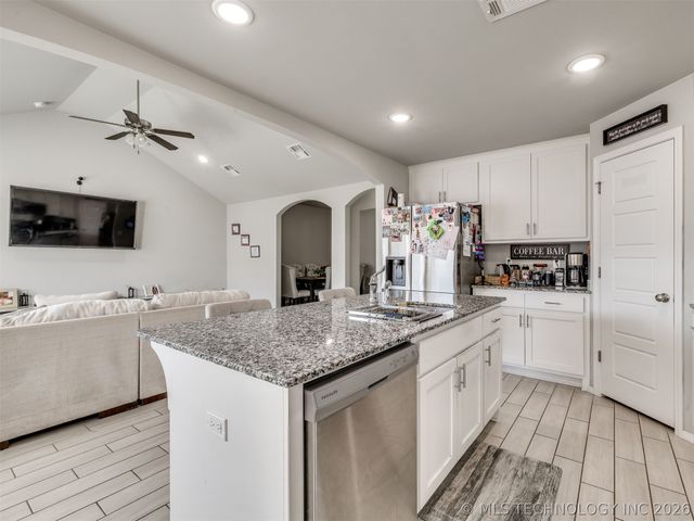 1917 E Van Buren Street, Broken Arrow, OK 74011