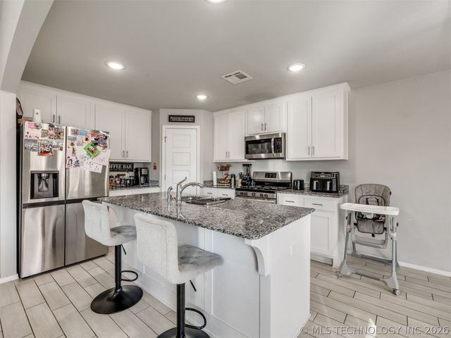 1917 E Van Buren Street, Broken Arrow, OK 74011