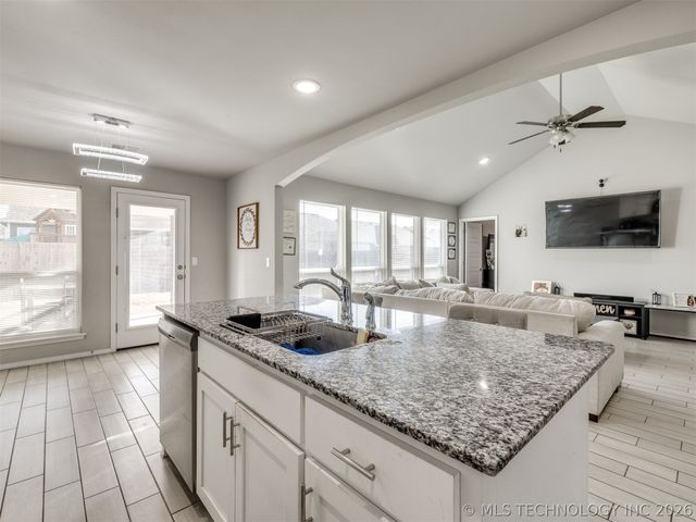 1917 E Van Buren Street, Broken Arrow, OK 74011