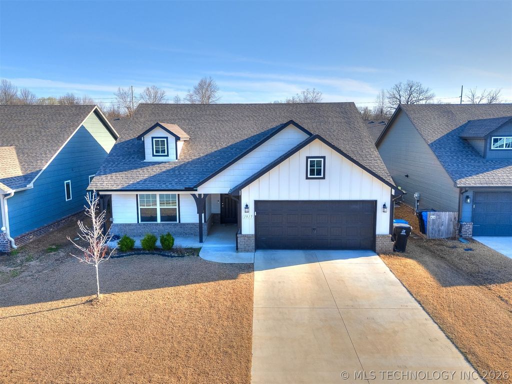 1917 E Van Buren Street, Broken Arrow, OK 74011
