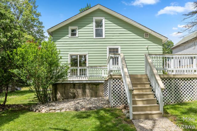 70 Grove Street, Coopersville, MI 49404