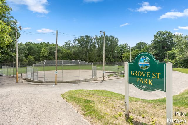 70 Grove Street, Coopersville, MI 49404