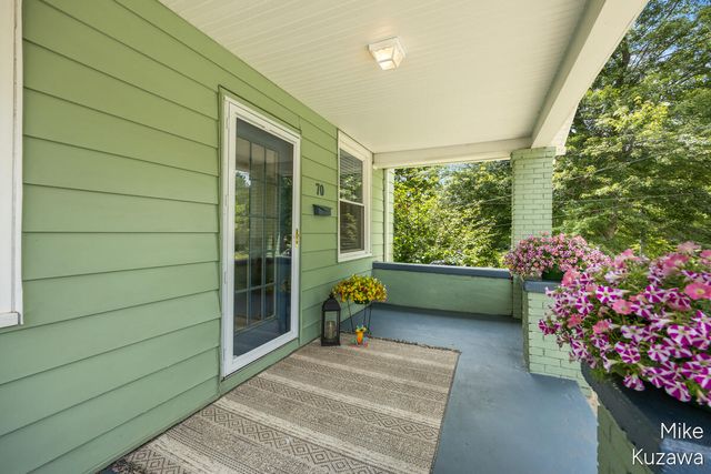 70 Grove Street, Coopersville, MI 49404