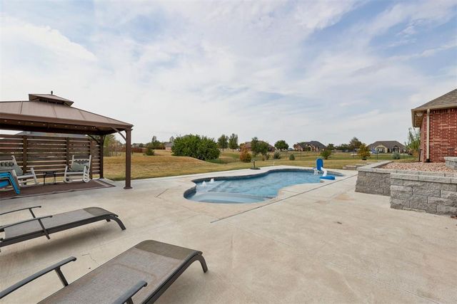 14261 Beaver Creek Road, Edmond, OK 73025