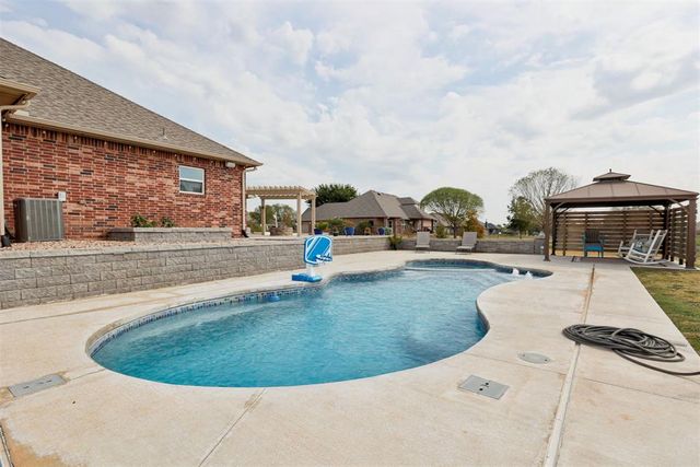14261 Beaver Creek Road, Edmond, OK 73025