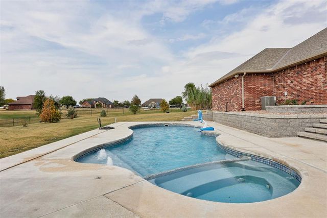 14261 Beaver Creek Road, Edmond, OK 73025
