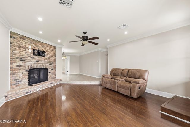 812 E F Street, Rayne, LA 70578