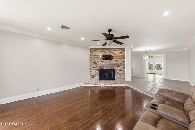 812 E F Street, Rayne, LA 70578