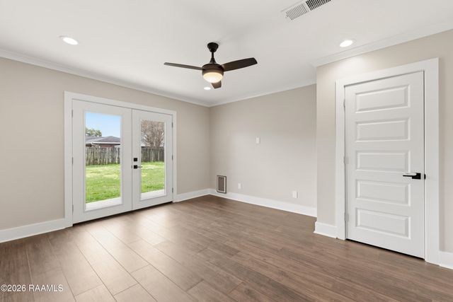 812 E F Street, Rayne, LA 70578