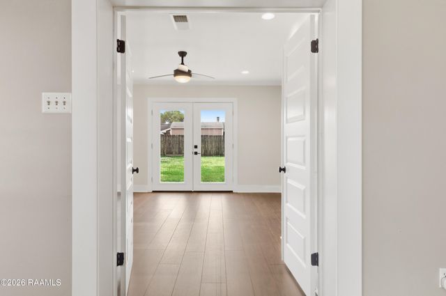 812 E F Street, Rayne, LA 70578