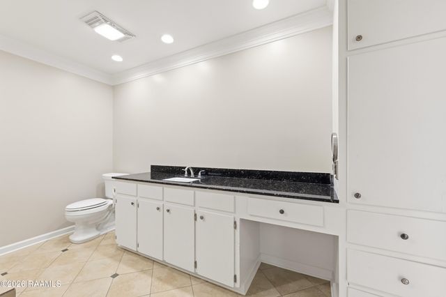 812 E F Street, Rayne, LA 70578