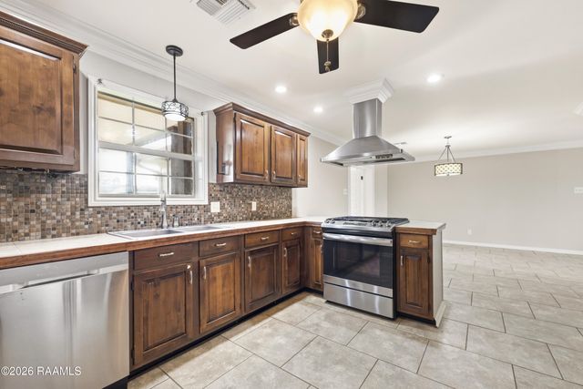 812 E F Street, Rayne, LA 70578