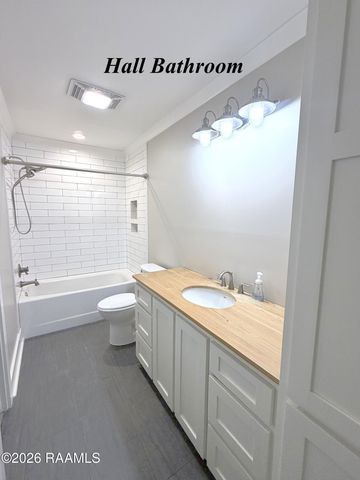 812 E F Street, Rayne, LA 70578