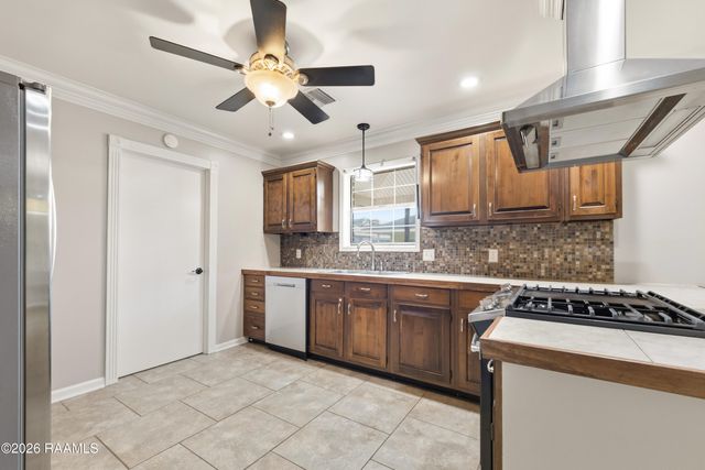 812 E F Street, Rayne, LA 70578