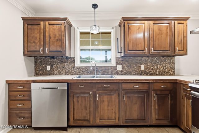 812 E F Street, Rayne, LA 70578