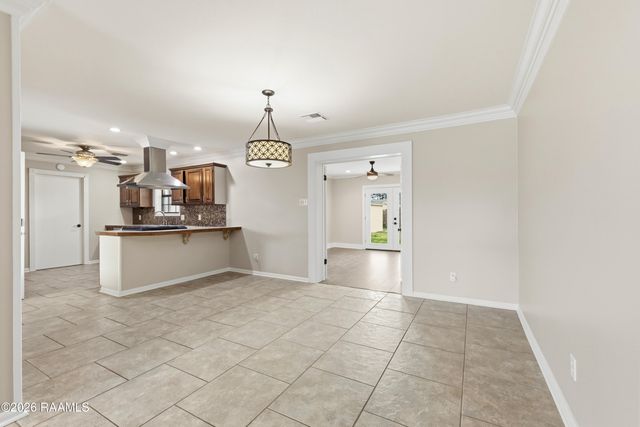 812 E F Street, Rayne, LA 70578