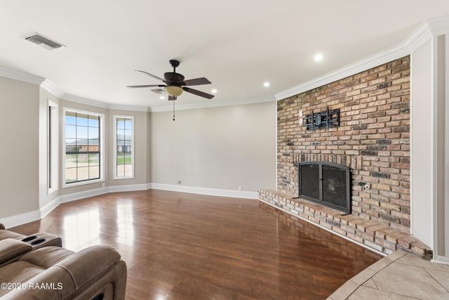 812 E F Street, Rayne, LA 70578