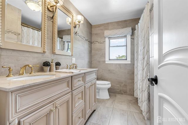 9 Zaleski Drive, Sayreville, NJ 08872
