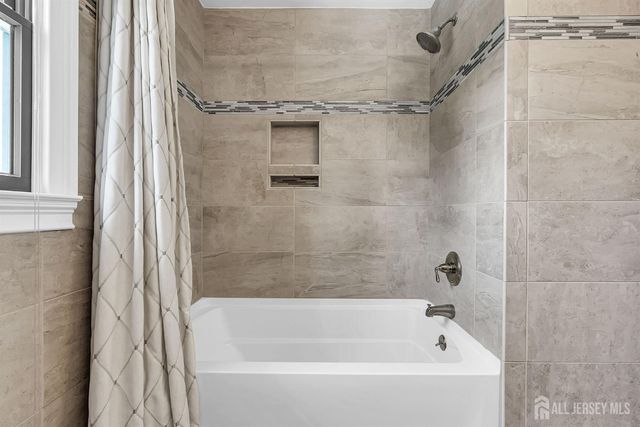 9 Zaleski Drive, Sayreville, NJ 08872