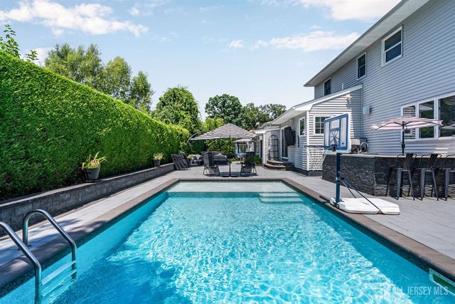 9 Zaleski Drive, Sayreville, NJ 08872