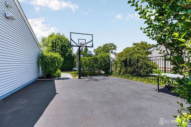 9 Zaleski Drive, Sayreville, NJ 08872