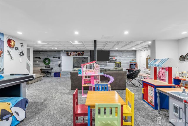 9 Zaleski Drive, Sayreville, NJ 08872