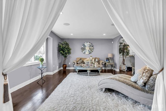 9 Zaleski Drive, Sayreville, NJ 08872