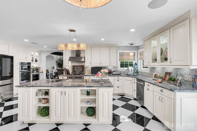 9 Zaleski Drive, Sayreville, NJ 08872