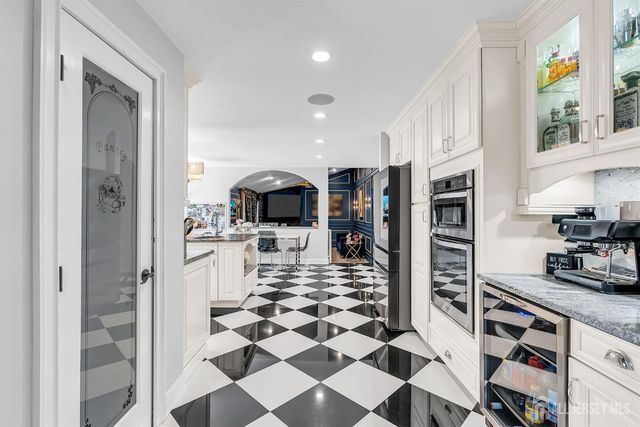 9 Zaleski Drive, Sayreville, NJ 08872