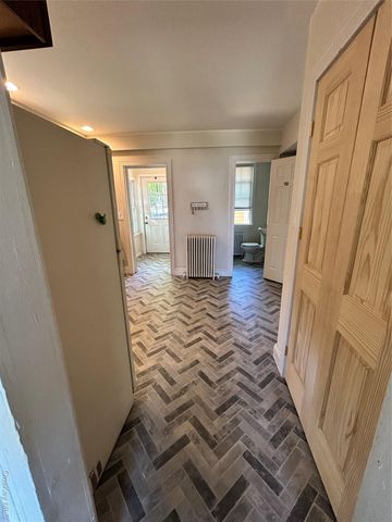 24 Arnold Avenue, West Babylon, NY 11704